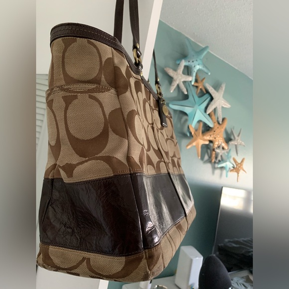 Vintage Coach Tote and or Diaper Bag 7 pockets inside, 2 outside slots & zipper - Picture 5 of 17